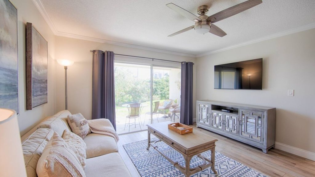 st pete condo rentals living area